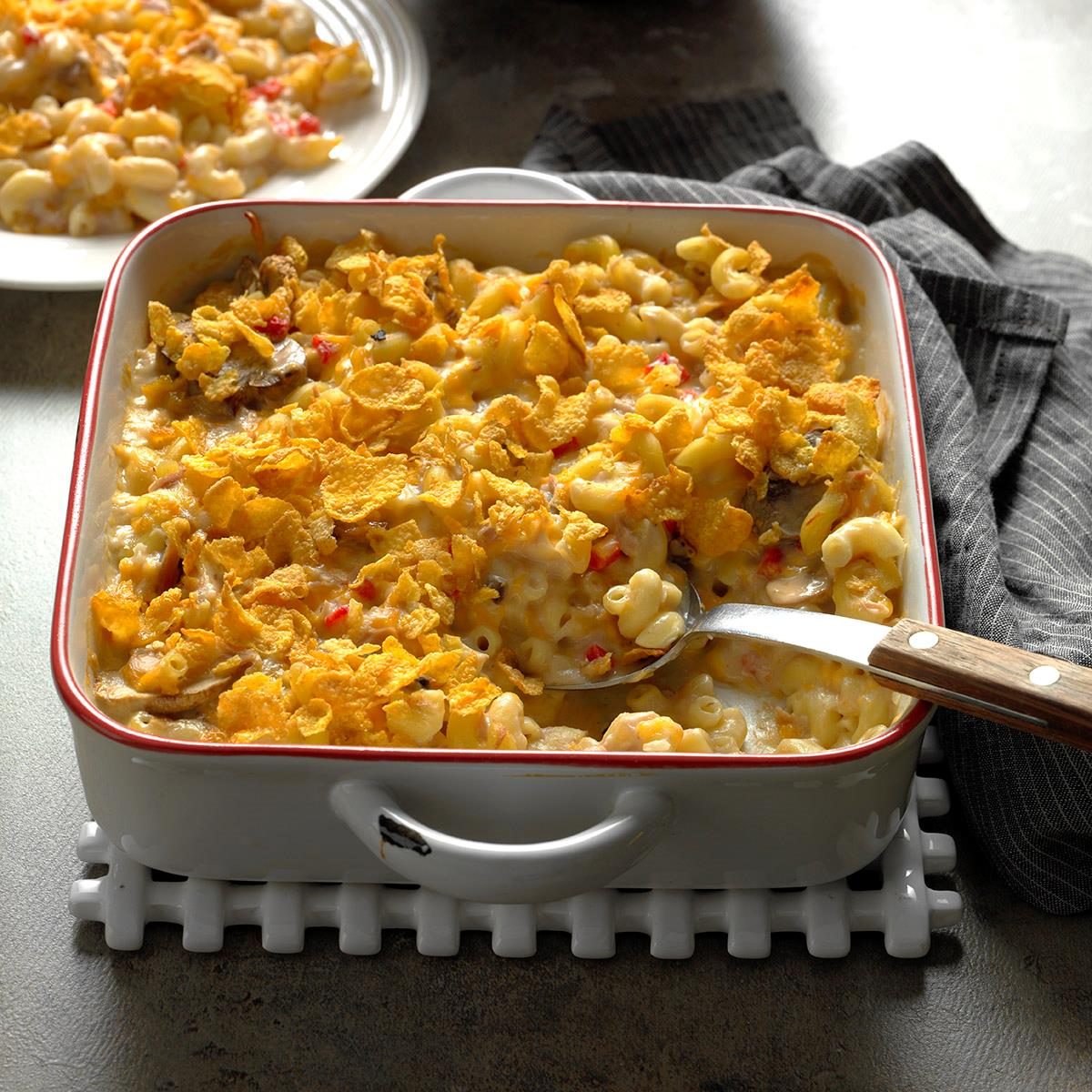 De Lightful Tuna Casserole Exps Hrbz16 35345 B09 08 4b 6