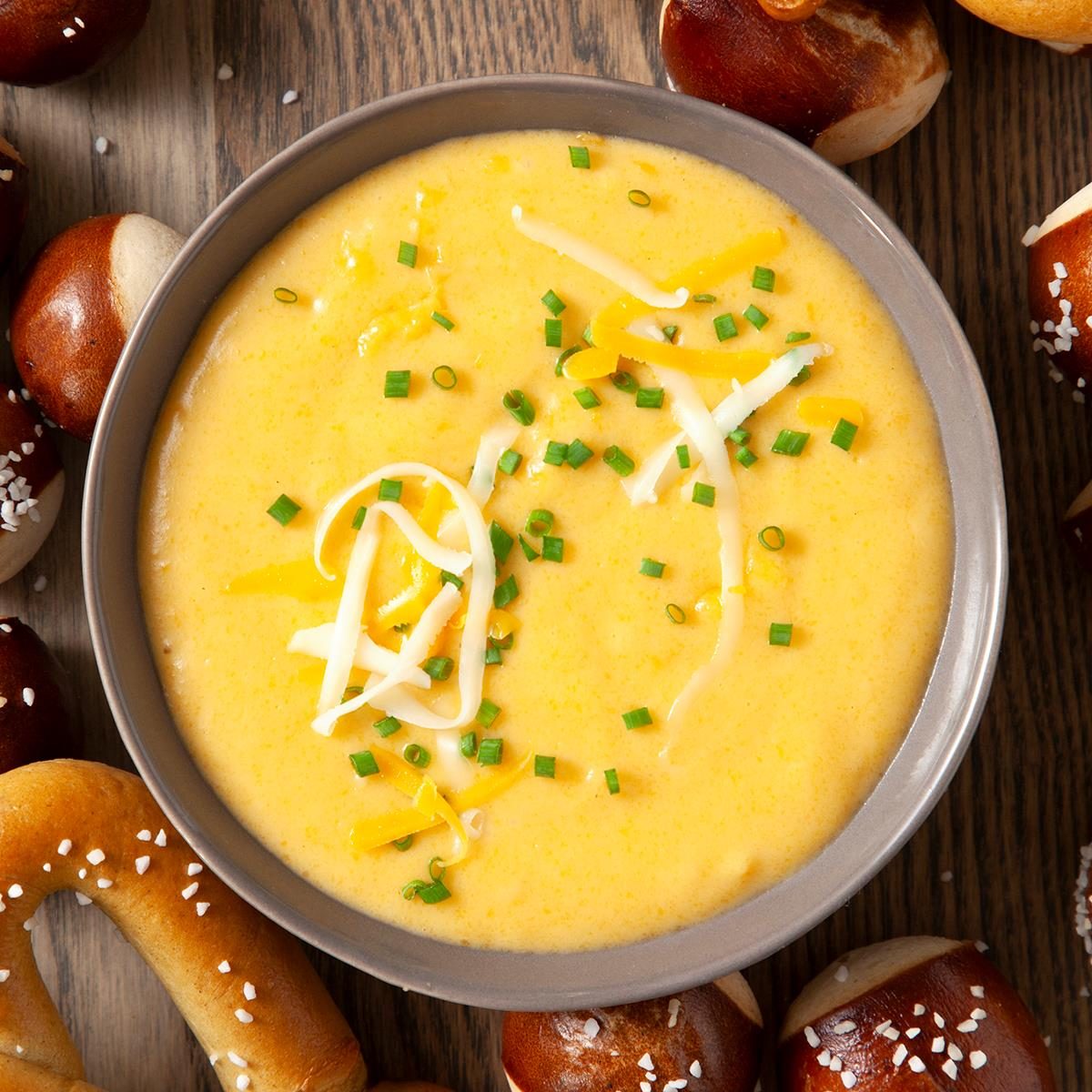 Easy Beer Cheese Dip Exps Ft24 276092 Ec 032624 6